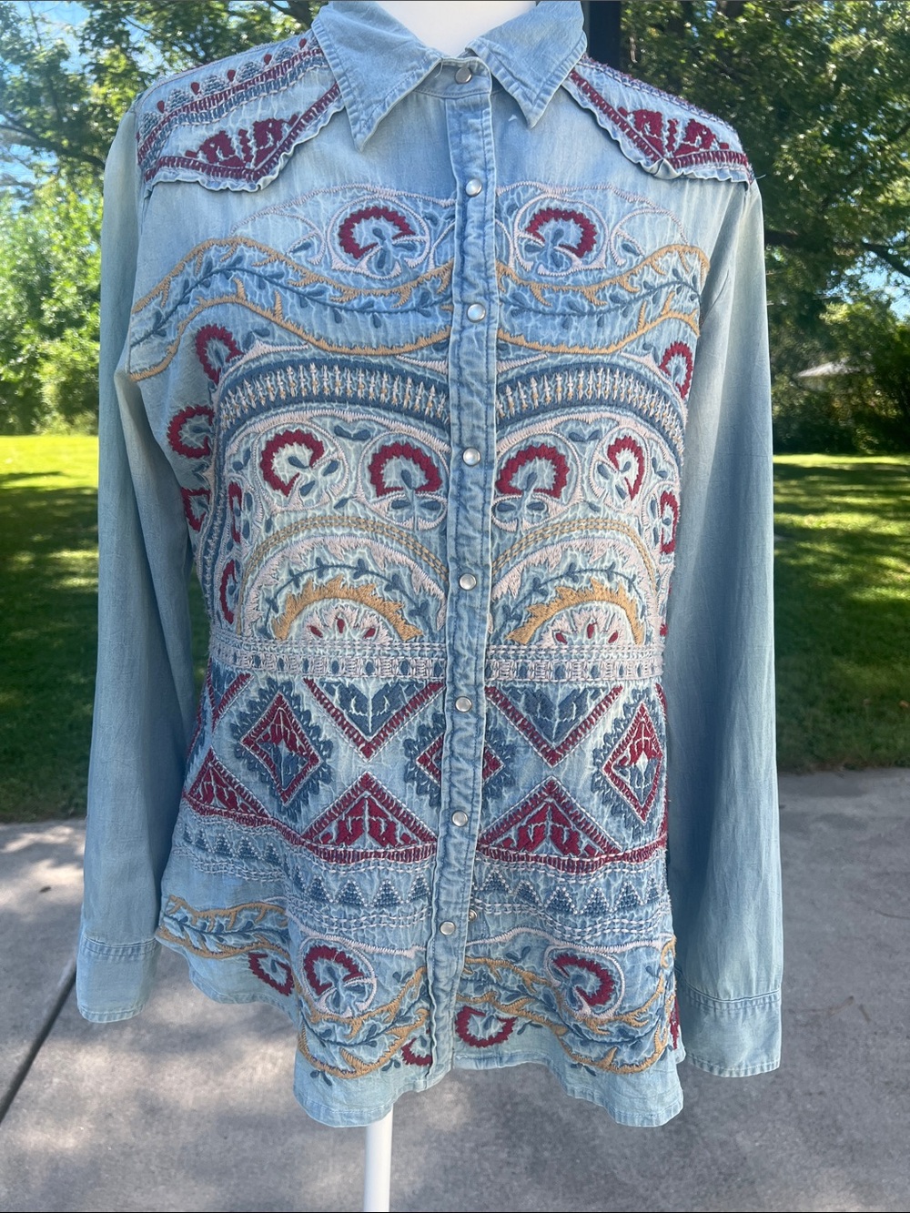 Johnny Was 3J Workshop Embroidered Chambray Button Down Shirt Blouse M